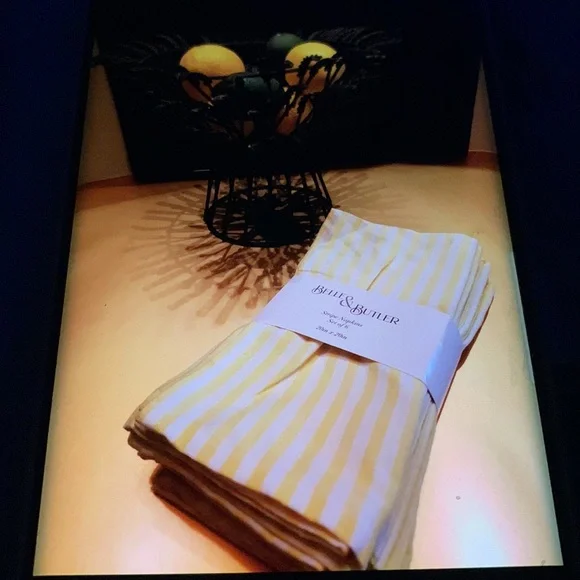 NEW Belle & Butler- 1 New Set of “6” Napkins Lemon & White Stripes.20” x 20” - Picture 1 of 10
